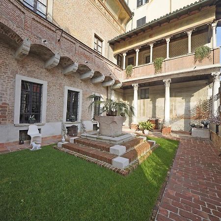 Foresteria Palazzo Guazzoni Zaccaria เกรโมนา ภายนอก รูปภาพ