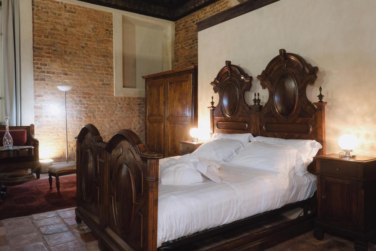 Foresteria Palazzo Guazzoni Zaccaria เกรโมนา ภายนอก รูปภาพ