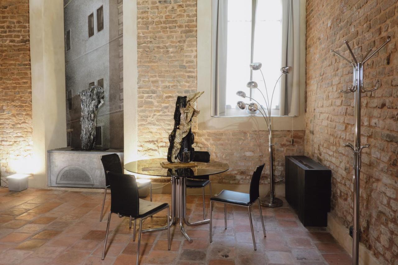 Foresteria Palazzo Guazzoni Zaccaria เกรโมนา ภายนอก รูปภาพ