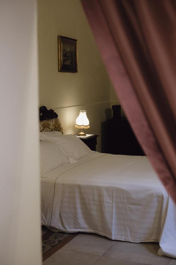 Foresteria Palazzo Guazzoni Zaccaria เกรโมนา ภายนอก รูปภาพ