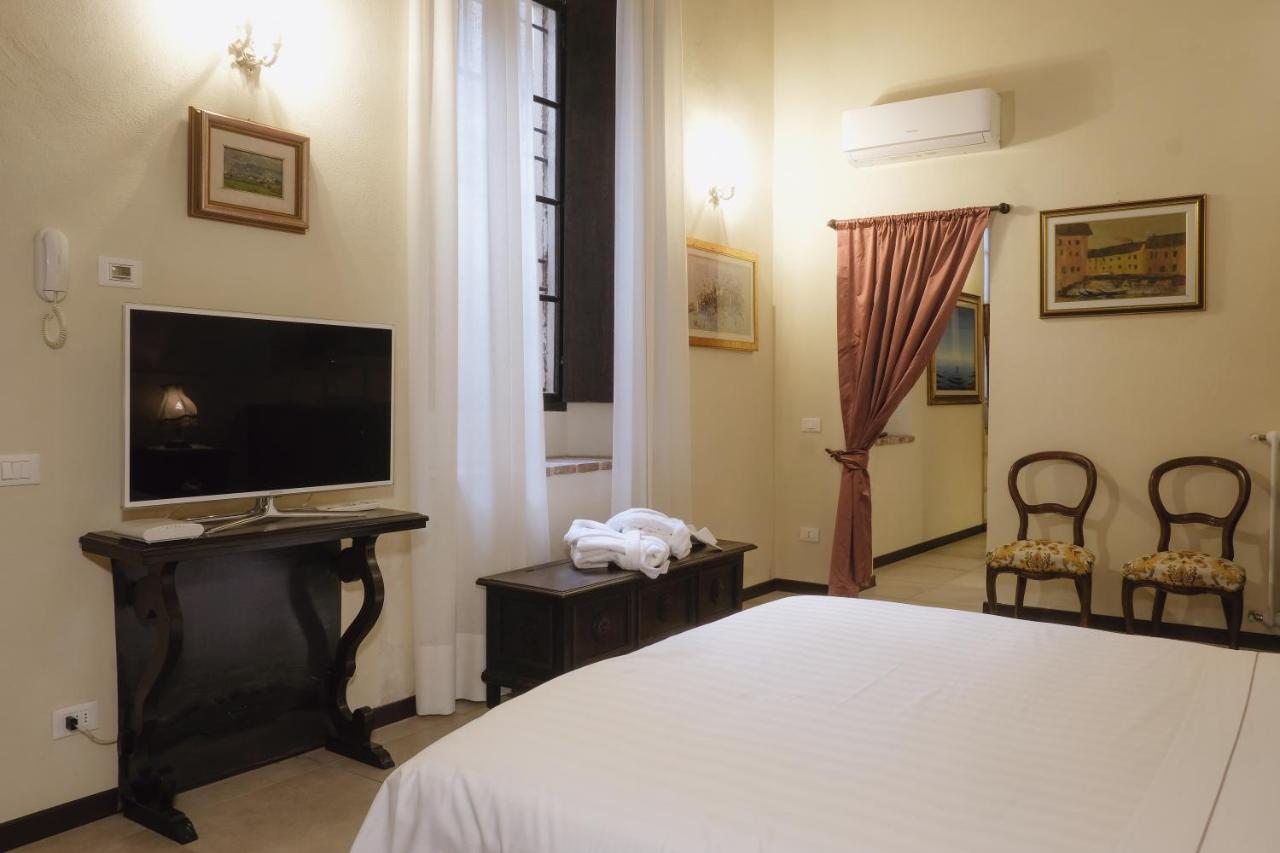 Foresteria Palazzo Guazzoni Zaccaria เกรโมนา ภายนอก รูปภาพ