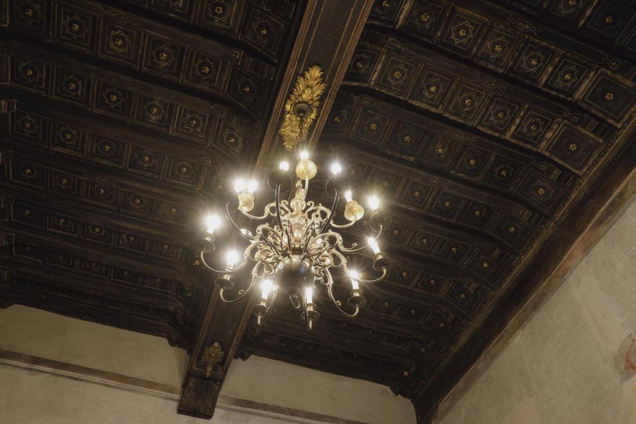 Foresteria Palazzo Guazzoni Zaccaria เกรโมนา ภายนอก รูปภาพ