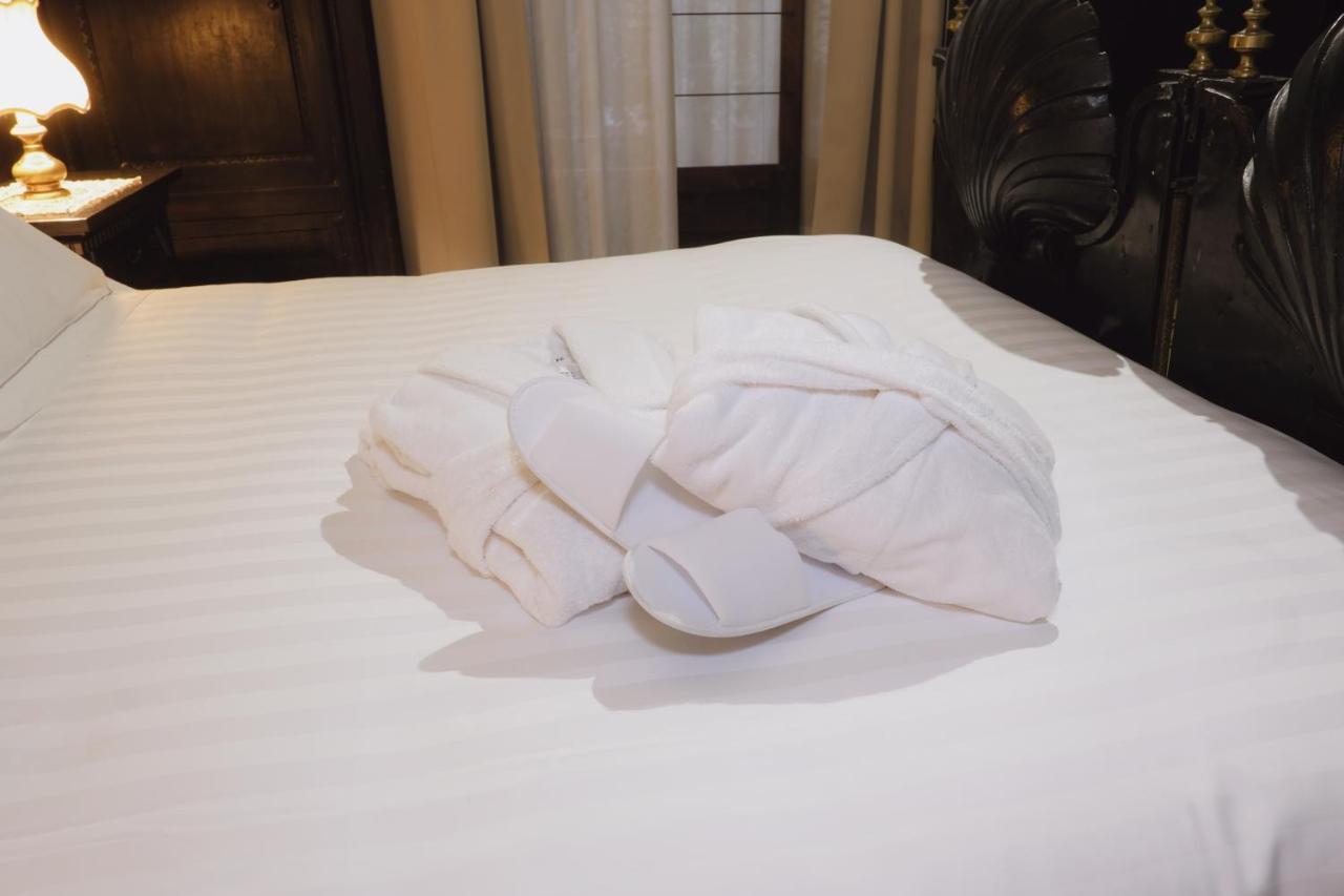 Foresteria Palazzo Guazzoni Zaccaria เกรโมนา ภายนอก รูปภาพ