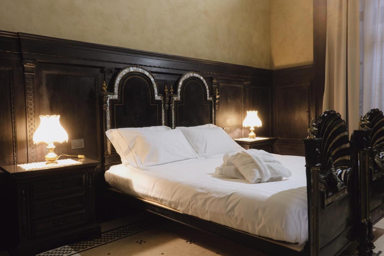 Foresteria Palazzo Guazzoni Zaccaria เกรโมนา ภายนอก รูปภาพ